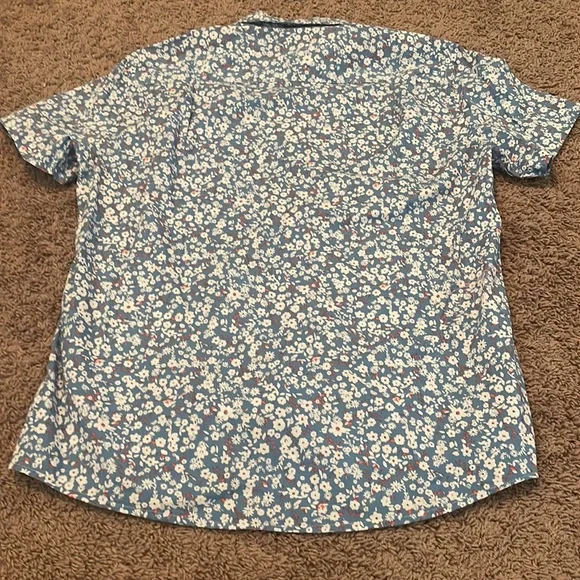 Button down - Picture 2 of 3